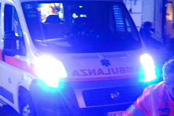 Bambino di 10 anni precipita da finestra b&b in centro a Roma, è grave
