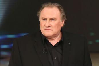 Gerard Depardieu rischia di perdere la Legion d’Onore, onorificenza rimessa “a disposizione”
