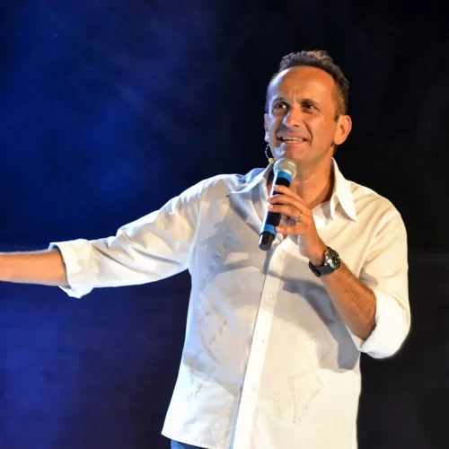 Uccio De Santis one man show in Fiera del Levante