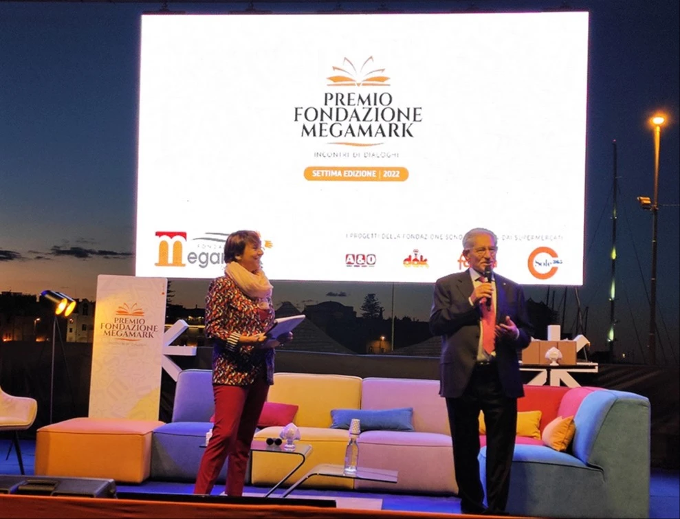 Elisabetta Pierini con il romanzo La casa capovolta è la vincitrice della settima edizione del Premio Fondazione Megamark – Incontri di Dialoghi