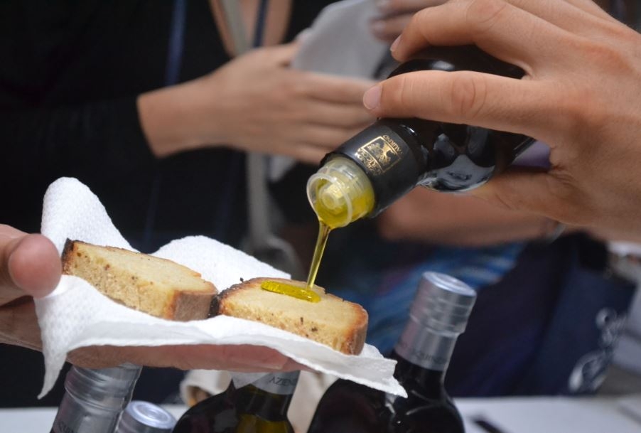 ‘ABC Olio’, a Bari cooking show e percorsi didattici per una domenica dedicata all’oro verde di Puglia