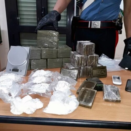 Acquaviva, gestivano lo spaccio di cocaina ed eroina: arrestati 5 pusher