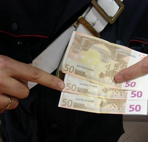 Adelfia, nascondeva armi e un milione di euro in banconote false: arrestato 30enne incensurato