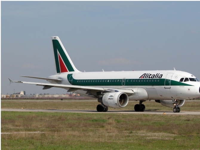 Aeroporti, sciopero nazionale dalle 10 alle 14: cancellati centinaia di voli Alitalia