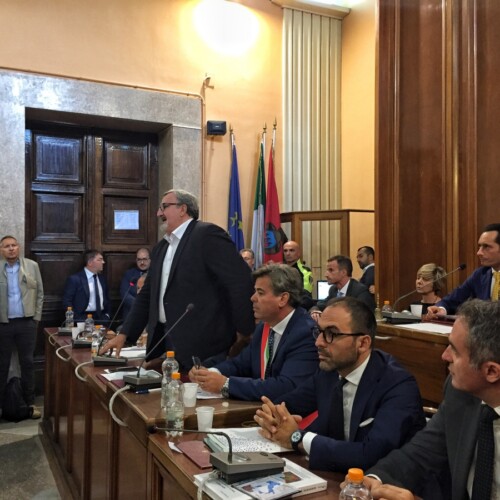 Aeroporto ‘Gino Lisa’ di Foggia, Emiliano in consiglio comunale: ‘Impegno confermato, oltre 410 milioni assegnati al territorio’