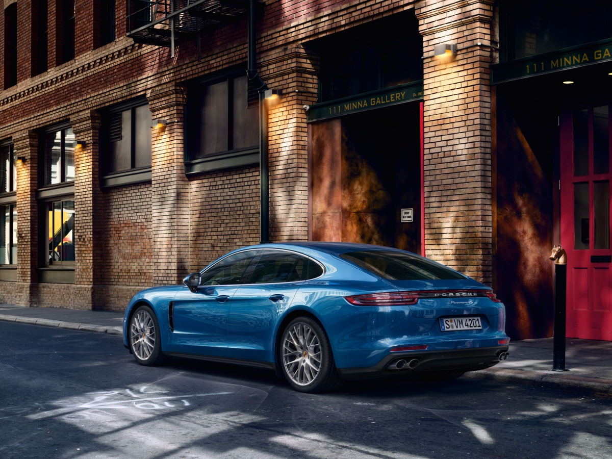 Al Centro Porsche di Bari arriva la nuova Panamera