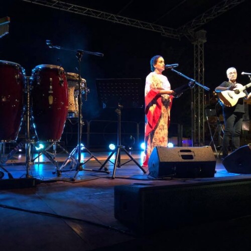 Alberobello, grande successo per il concerto della cantante israeliana Noa