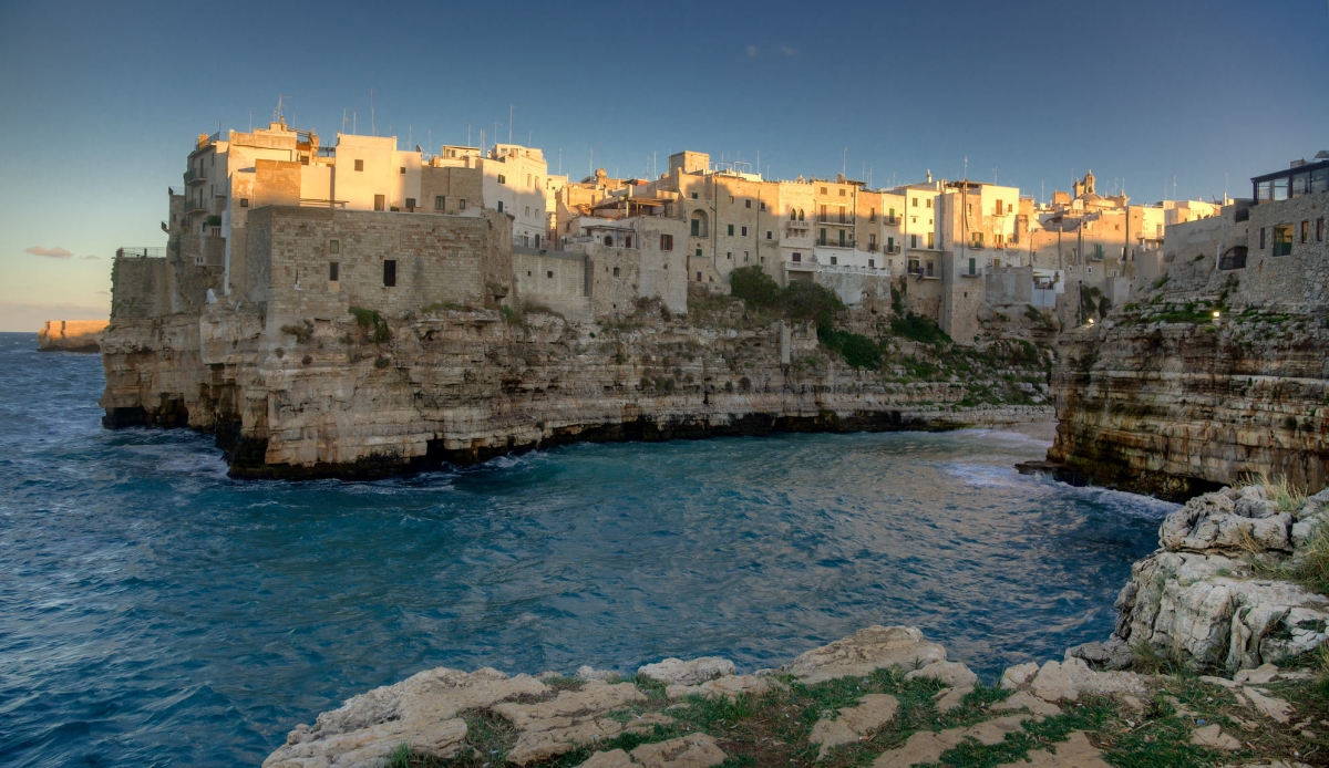 Alberobello, Ostuni e Polignano a Mare tra i 35 borghi più belli d’Italia secondo il quotidiano El Paìs
