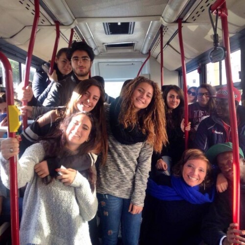 #AlPostoGiusto:  le storie di due immigrati raccontate agli studenti a bordo di un autobus urbano