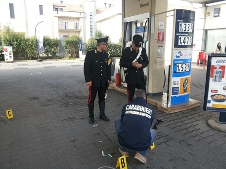 Altamura: carabinieri fermano tre persone per la rapina al distributore di carburante
