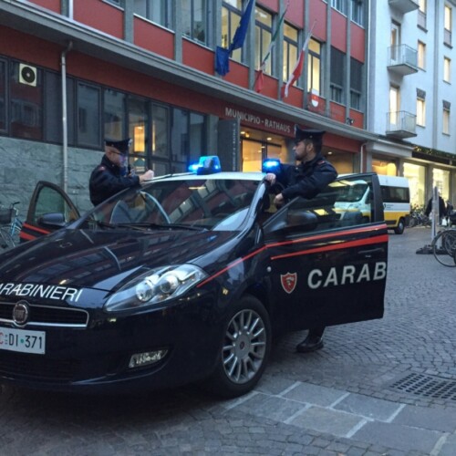 Altamura, carabinieri sventano rapina in un bar: sei malviventi in fuga