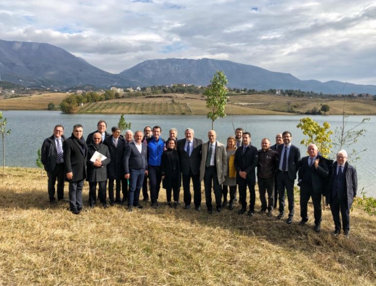 Ambiente, la Puglia dona 3000 alberi per il bosco orbitale di Tirana
