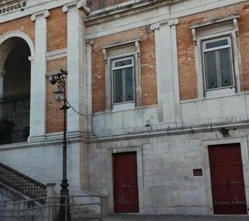Andria, versa benzina su un assistente sociale: fermata una donna