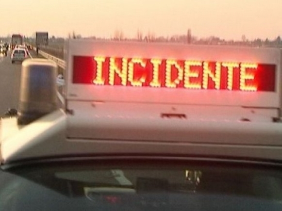 Auto contro albero sulla provinciale Massafra-Chiatona: due morti