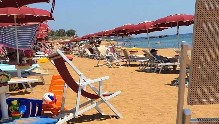 Bari, 13 malati di Aids respinti da uno stabilimento balneare: ‘Disumanità e ignoranza’