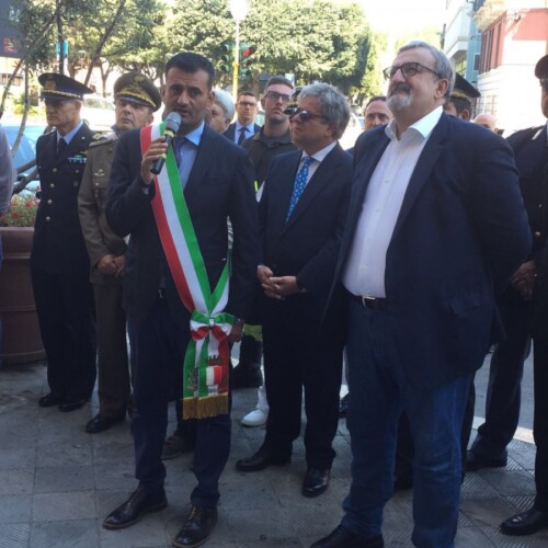 Bari, 37° anniversario strage di Bologna: Decaro ed Emiliano depongono corona d’alloro in ricordo delle vittime