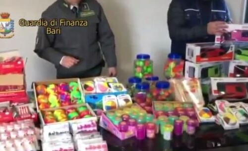 Bari, 40mila giocattoli sequestrati al porto: ‘Merce priva dei requisiti di sicurezza’