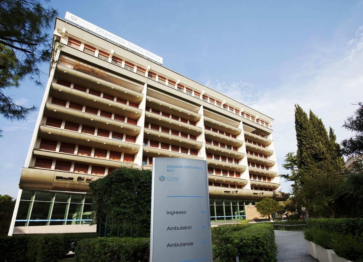Clinica Santa Maria, 46 ausiliari sanitari rischiano il licenziamento: ‘Riassunti con tagli allo stipendio, la Regione intervenga’