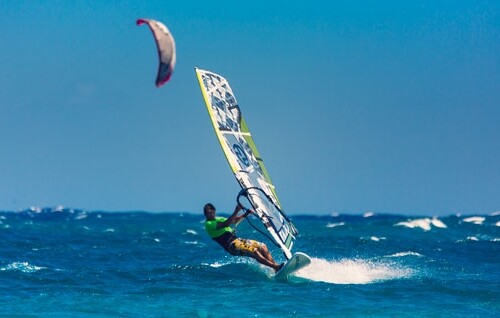 Bari, 60 giovani NEET potranno diventare istruttori di vela e windsurf. Ecco come