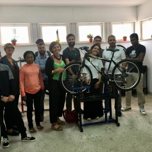 Bari, al San Paolo apre la prima ciclofficina di quartiere: ‘Buona opportunità per tanti giovani’