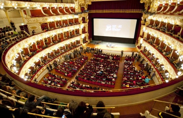 Bari, al teatro Petruzzelli tornano le ‘Lezioni di storia’: sei approfondimenti sulle grandi figure femminili italiane