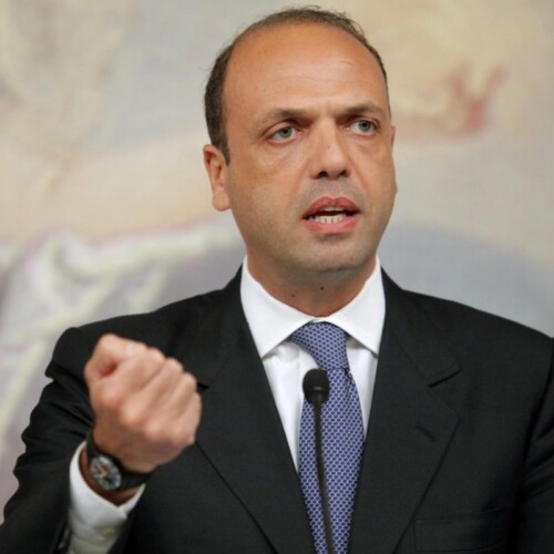 Bari, Alfano annuncia l’arrivo di rinforzi per contrastare la criminalità