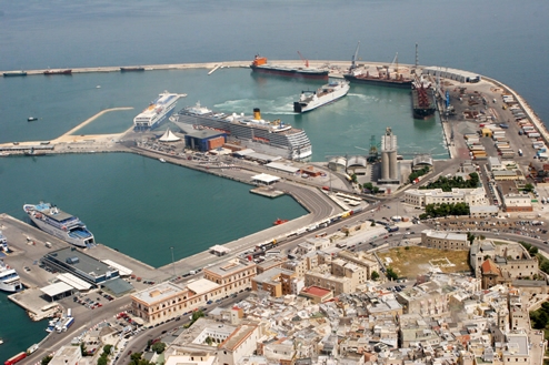 Bari: allarme terrorismo al porto, ma i rinforzi vanno all’Expo