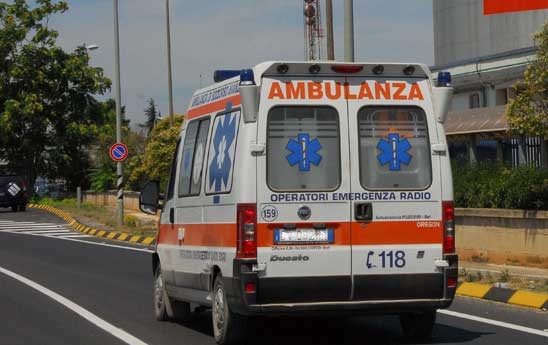 Bari: ambulanza con a bordo un bimbo in codice rosso travolta da un’auto