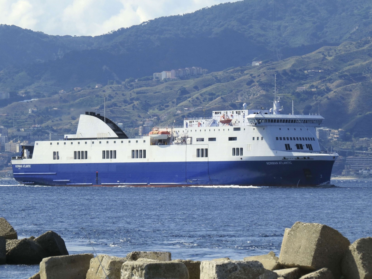 Bari: aperto il portellone del traghetto ‘Norman Atlantic’