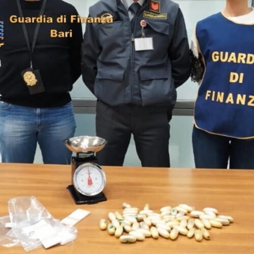 Bari, arrestato corriere della droga: aveva ingerito 54 ovuli di eroina