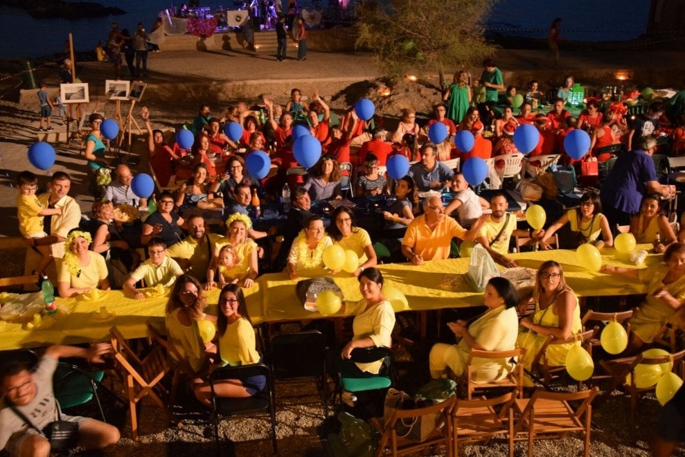 Bari, arriva la ‘Cena arcobaleno’: musica, spettacoli e divertimento sulla spiaggia di San Cataldo