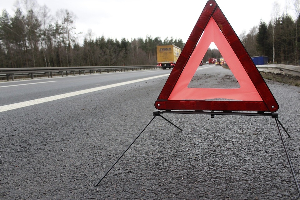 Bari, auto si ribalta sulla statale 16: lunghe code in direzione Nord