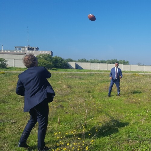Bari avrà uno stadio dedicato al Rugby e Football americano. Decaro e il ministro Lotti visitano la struttura nel quartiere Catino