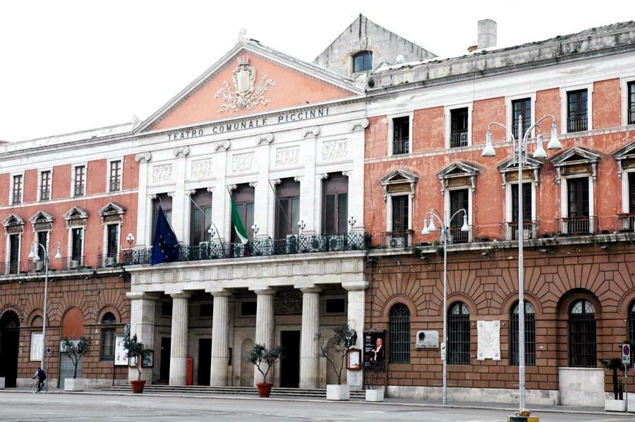 Bari, boom di prenotazioni per le visite al teatro Piccinni: ‘2800 posti prenotati, ancora pochi ticket disponibili’