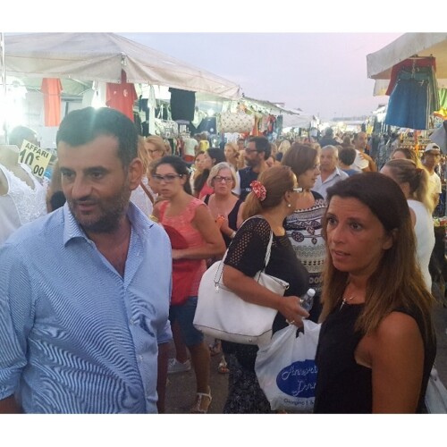 Bari, buona affluenza per l’apertura serale del mercato del lunedi
