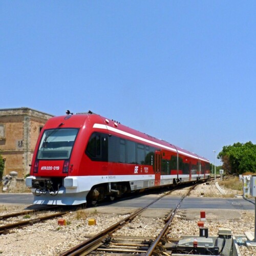 Bari, capotreno delle Ferrovie Sud Est aggredito da un passeggero sprovvisto di biglietto
