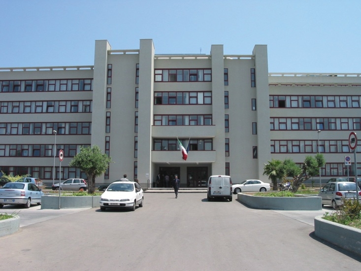Bari, cibi avariati distribuiti in scuole e ospedali: reati prescritti per i manager de ‘La Cascina’