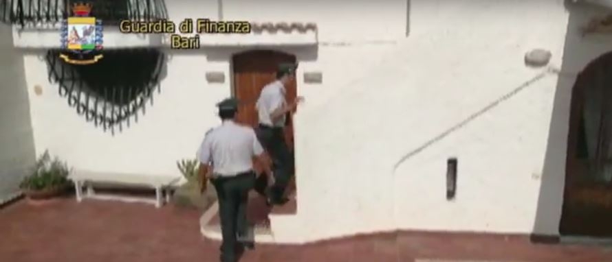 Bari, controlli della Guardia di Finanza in B&B e case vacanze: una struttura su due è irregolare