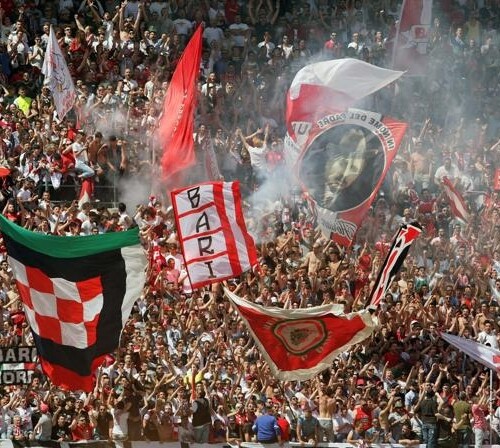 Bari, crescono gli abbonati: superata quota 10mila,prima tifoseria in Serie B