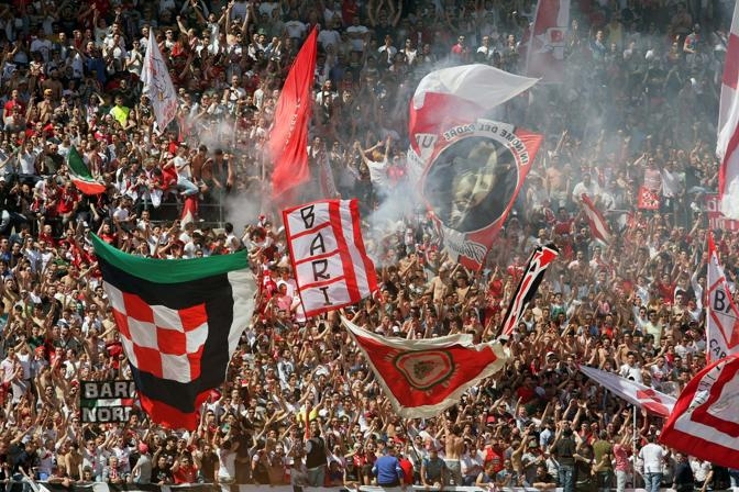 Bari, crescono gli abbonati: superata quota 10mila,prima tifoseria in Serie B