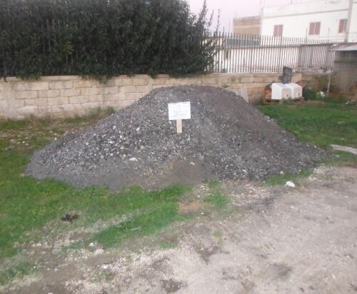 Bari, cumuli di asfalto scoperti in un terreno a Carbonara: tre denunce
