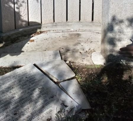 Bari, danneggiata la lapide di Aldo Moro: ‘Situazione invivibile’