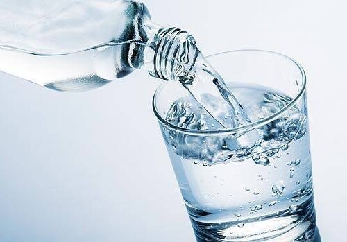 BARI – DISTRIBUZIONE STRAORDINARIA DI FRUTTA E ACQUA FRESCA IN FAVORE DI ANZIANI E PERSONE SENZA DIMORA