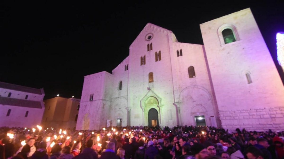 Bari, domani mattina la Fiaccolata in onore di San Nicola: le limitazioni al traffico