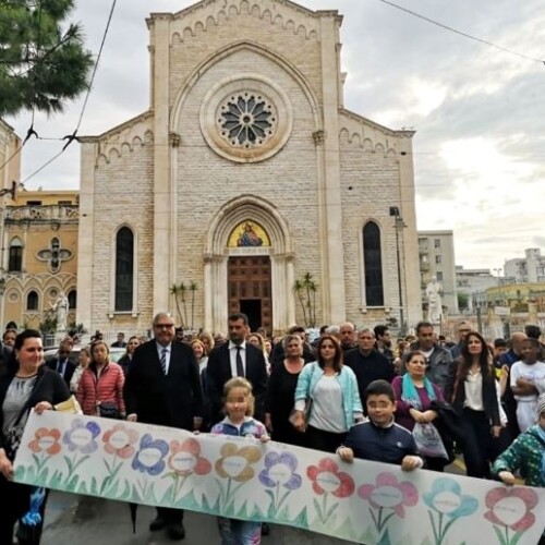 Bari, don Luigi Ciotti attacca Matteo Salvini: ‘I rosari non si sventolano, si vivono’