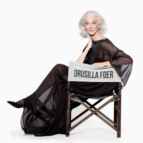 Bari, Drusilla Foer protagonista del recital musicale ‘Eleganzissima’ al teatro Palazzo