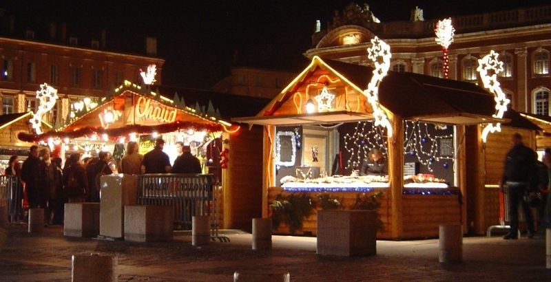 Bari, ecco il programma degli eventi natalizi: mercatini e un villaggio di Babbo Natale tra le vie del centro