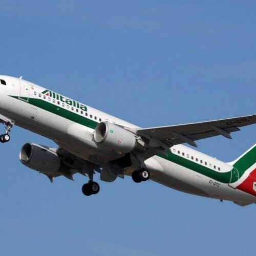 Bari, emergenza per un volo in viaggio verso Milano: rientrato dopo il decollo