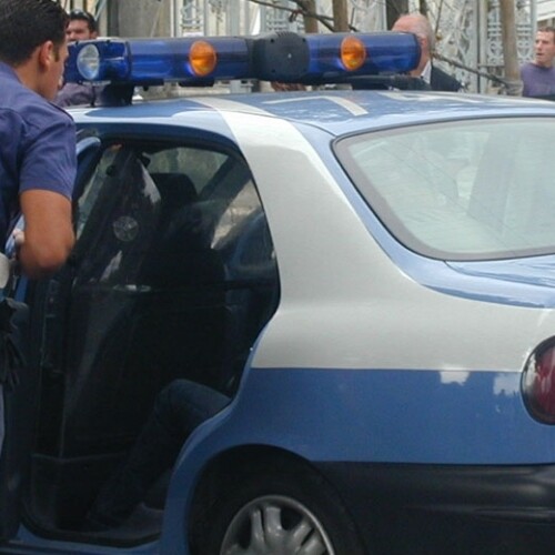 Bari, ferisce padre e compagno della ex a coltellate: arrestato 32enne