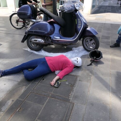 Bari, finto incidente in via Sparano: la fondazione Ciao Vinny sensibilizza i baresi sulla sicurezza stradale (VIDEO)